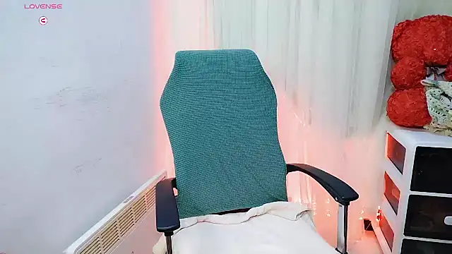 Snapshot of NEWONETO chatting on October 2025 11:32:02 AM NEWONETO online show from October 2025 11:32:02 AM