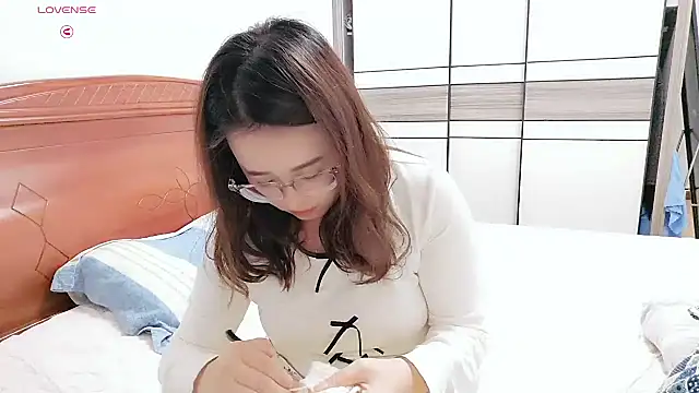 Snapshot of NEWONETO chatting on October 2025 12:56:02 PM NEWONETO online show from October 2025 12:56:02 PM