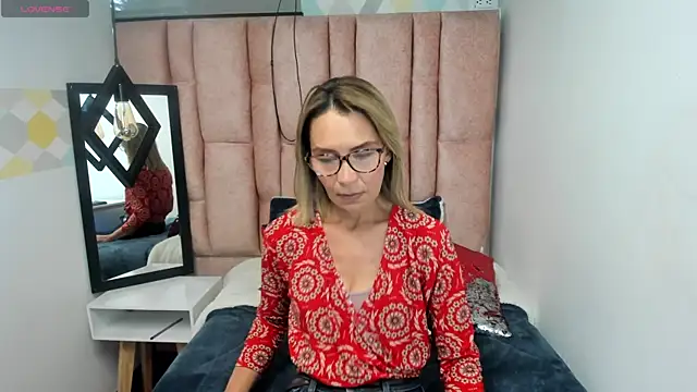 Snapshot of Issa_Milf__ chatting on April 2026 01:36:01 PM Issa Milf online show from April 2026 01:36:01 PM
