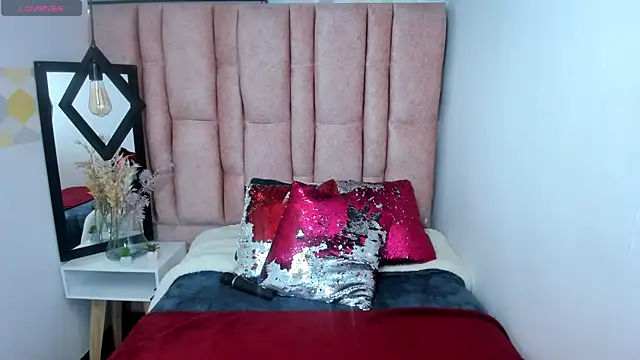 Snapshot of Issa_Milf__ chatting on May 2026 01:38:01 PM Issa Milf online show from May 2026 01:38:01 PM