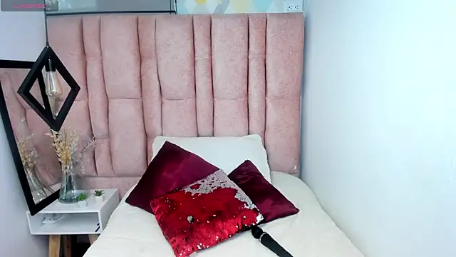 Snapshot of Issa_Milf__ chatting on May 2026 01:50:01 PM Issa Milf online show from May 2026 01:50:01 PM