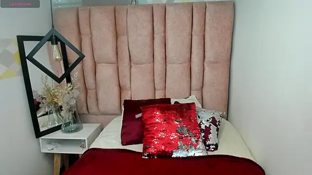 Snapshot of Issa_Milf__ chatting on May 2026 06:05:02 PM Issa Milf online show from May 2026 06:05:02 PM