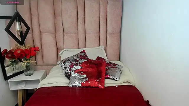 Snapshot of Issa_Milf__ chatting on June 2026 01:57:02 PM Issa Milf online show from June 2026 01:57:02 PM