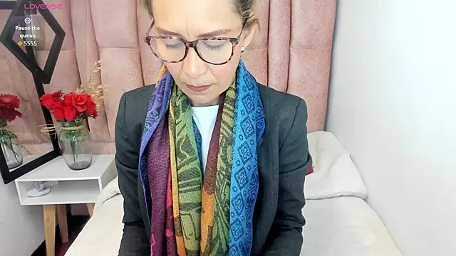 Snapshot of Issa_Milf__ chatting on June 2026 01:09:02 PM Issa Milf online show from June 2026 01:09:02 PM