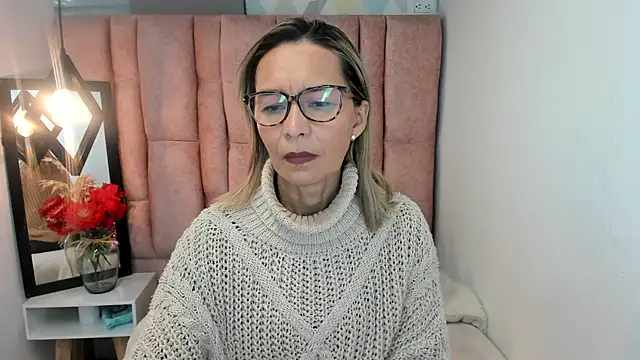 Snapshot of Issa_Milf__ chatting on July 2026 02:37:02 PM Issa Milf online show from July 2026 02:37:02 PM