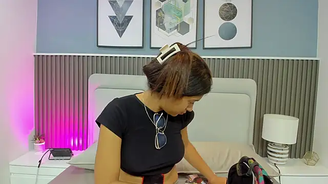 Snapshot of liz__cute chatting on November 2025 11:23:02 AM liz cute online show from November 2025 11:23:02 AM