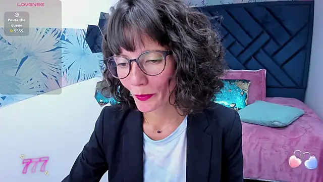 Snapshot of Valery_More__ chatting on April 2026 05:30:01 PM Valery More online show from April 2026 05:30:01 PM