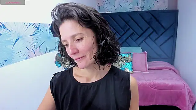 Snapshot of Valery_More__ chatting on May 2026 01:07:01 PM Valery More online show from May 2026 01:07:01 PM