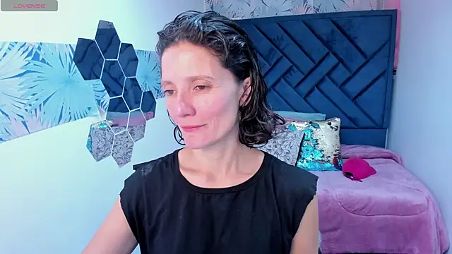 Snapshot of Valery_More__ chatting on May 2026 01:16:01 PM Valery More online show from May 2026 01:16:01 PM
