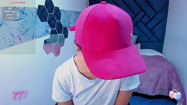 Snapshot of Valery_More__ chatting on May 2026 01:19:01 PM Valery More online show from May 2026 01:19:01 PM