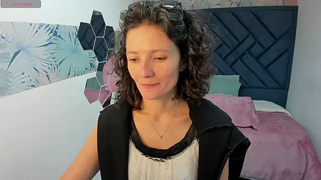 Snapshot of Valery_More__ chatting on June 2026 01:02:01 PM Valery More online show from June 2026 01:02:01 PM