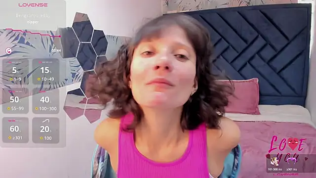 Snapshot of Valery_More__ chatting on July 2026 04:00:01 PM Valery More online show from July 2026 04:00:01 PM