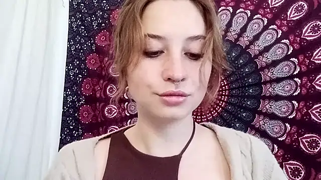 Snapshot of AdalynKiss chatting on October 2025 06:10:02 AM AdalynKiss online show from October 2025 06:10:02 AM