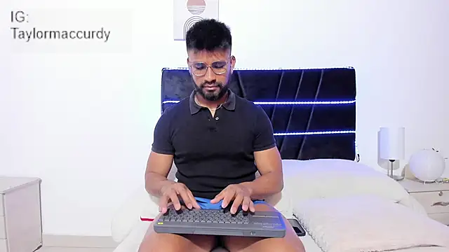 Taylormaccurdy  online show from January 2026 02:08:02 PM