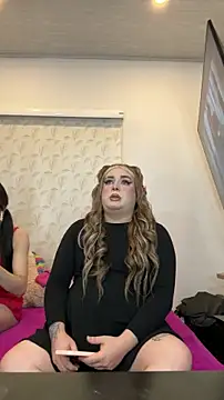 Snapshot of Redvelvett22 chatting on October 2025 04:58:01 AM Redvelvett22 online show from October 2025 04:58:01 AM