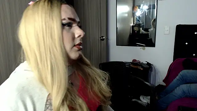 Snapshot of Redvelvett22 chatting on November 2025 04:45:01 AM Redvelvett22 online show from November 2025 04:45:01 AM