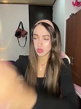 lunaa kiss19 online show from October 2025 01:47:01 AM