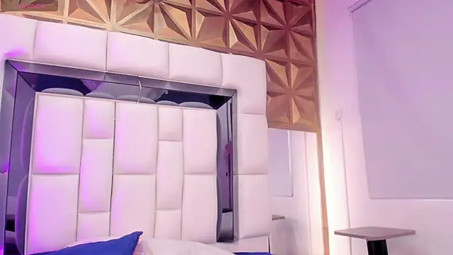 violet milleer online show from November 2025 07:14:01 PM