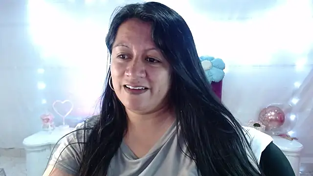 Snapshot of SaharaJohson chatting on October 2025 04:11:01 AM SaharaJohson online show from October 2025 04:11:01 AM