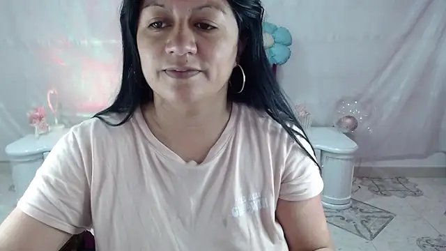 Snapshot of SaharaJohson chatting on November 2025 06:34:02 AM SaharaJohson online show from November 2025 06:34:02 AM