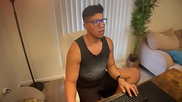 Snapshot of austinfxxx chatting on October 2025 07:12:02 PM austinfxxx online show from October 2025 07:12:02 PM