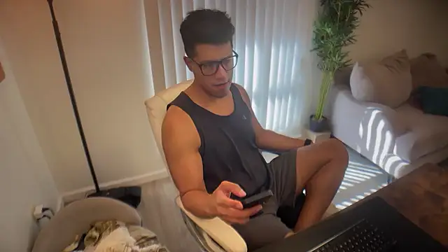 Snapshot of austinfxxx chatting on October 2025 09:50:02 PM austinfxxx online show from October 2025 09:50:02 PM