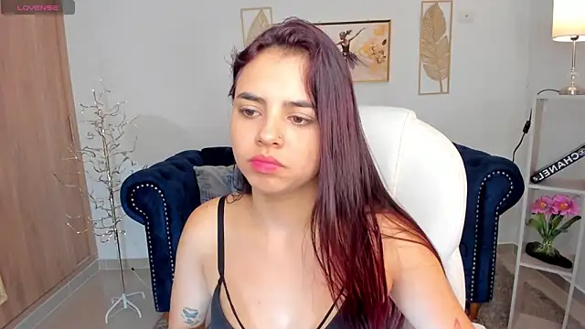 Snapshot of zharaa_fox chatting on October 2025 04:09:01 AM zharaa fox online show from October 2025 04:09:01 AM