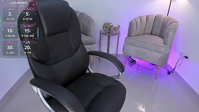 Snapshot of zharaa_fox chatting on November 2025 03:56:01 AM zharaa fox online show from November 2025 03:56:01 AM