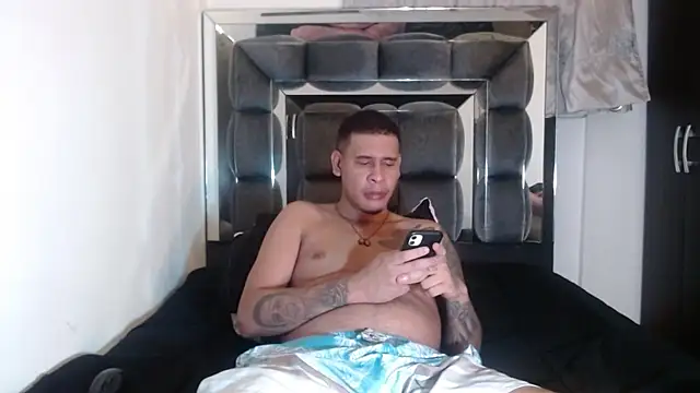 Snapshot of Adrew_fox chatting on October 2025 01:44:02 AM Adrew fox online show from October 2025 01:44:02 AM