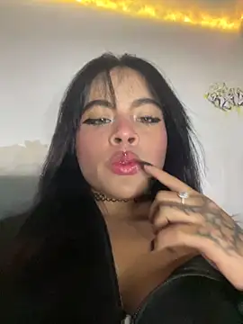 Veeronica  online show from October 2025 11:02:01 PM