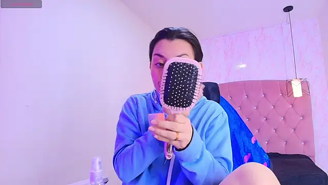 Snapshot of Iris__77 chatting on October 2025 06:50:02 PM Iris 77 online show from October 2025 06:50:02 PM