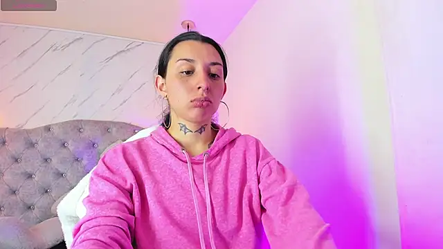 Snapshot of Iris__77 chatting on November 2025 04:30:01 PM Iris 77 online show from November 2025 04:30:01 PM