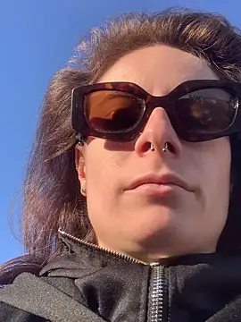 GoldenPussy1329 online show from March 2026 04:42:01 PM