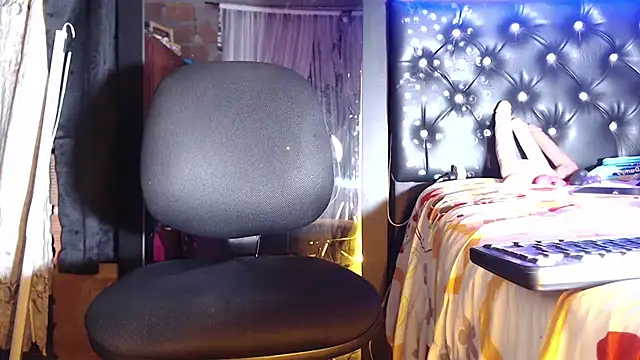 Snapshot of taylor_hot85 chatting on November 2025 11:10:02 PM taylor hot85 online show from November 2025 11:10:02 PM