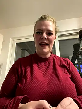 Snapshot of Curvyveri93 chatting on October 2025 06:39:01 PM Curvyveri93 online show from October 2025 06:39:01 PM