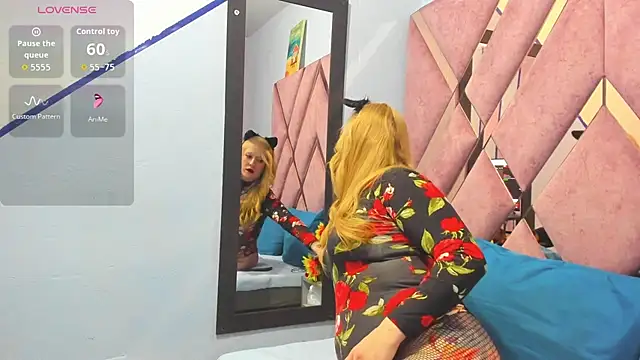 Snapshot of AliceCat_01 chatting on October 2025 12:00:02 AM AliceCat 01 online show from October 2025 12:00:02 AM