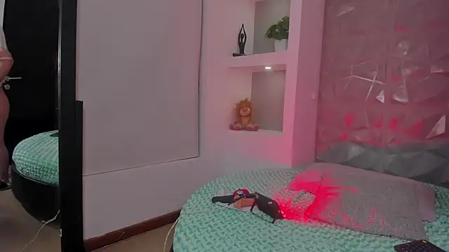 Maya Rivers online show from October 2025 06:24:02 AM