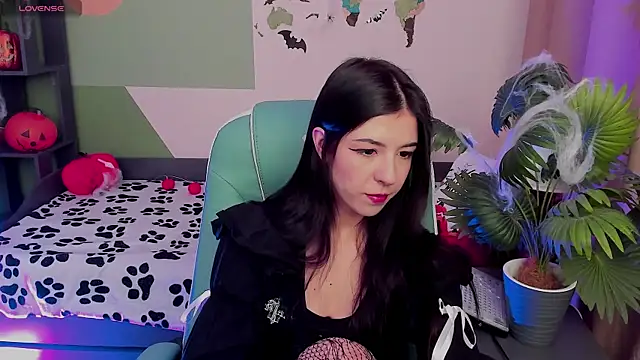 Snapshot of Azaliya_Haze chatting on October 2025 05:19:01 AM Azaliya Haze online show from October 2025 05:19:01 AM