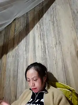 Snapshot of Tuyet_xx chatting on October 2025 01:06:02 PM Tuyet xx online show from October 2025 01:06:02 PM