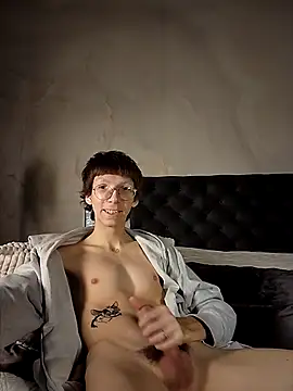 Snapshot of TommieHi chatting on October 2025 12:25:02 PM TommieHi online show from October 2025 12:25:02 PM