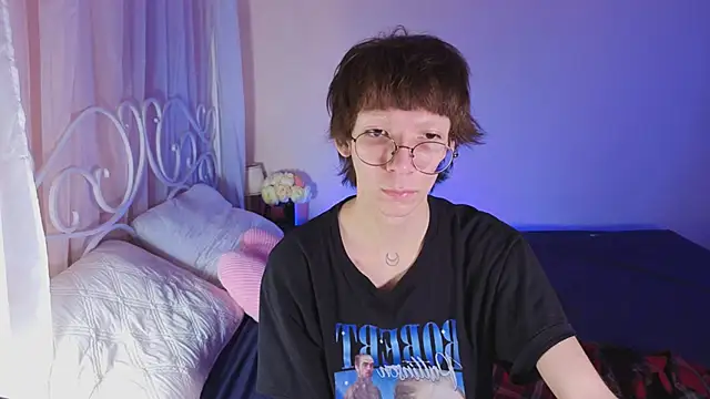 Snapshot of TommieHi chatting on October 2025 12:17:01 PM TommieHi online show from October 2025 12:17:01 PM