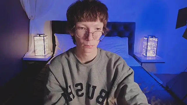 Snapshot of TommieHi chatting on October 2025 12:06:02 PM TommieHi online show from October 2025 12:06:02 PM