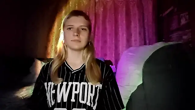 Snapshot of LynteriLain chatting on October 2025 08:39:02 PM LynteriLain online show from October 2025 08:39:02 PM