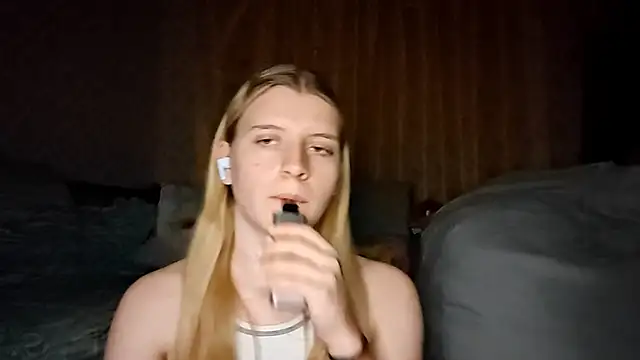 Snapshot of LynteriLain chatting on October 2025 08:08:02 PM LynteriLain online show from October 2025 08:08:02 PM