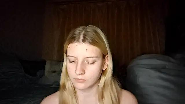 Snapshot of LynteriLain chatting on October 2025 08:31:01 PM LynteriLain online show from October 2025 08:31:01 PM