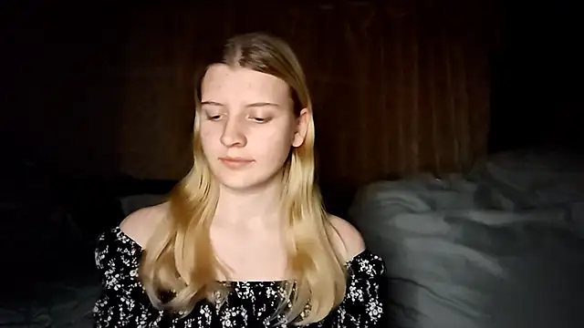 Snapshot of LynteriLain chatting on October 2025 08:21:02 PM LynteriLain online show from October 2025 08:21:02 PM