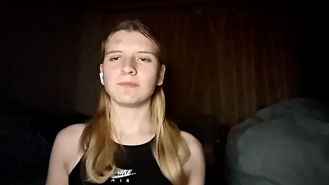 Snapshot of LynteriLain chatting on October 2025 09:39:01 PM LynteriLain online show from October 2025 09:39:01 PM