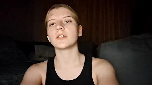 Snapshot of LynteriLain chatting on October 2025 07:58:01 PM LynteriLain online show from October 2025 07:58:01 PM