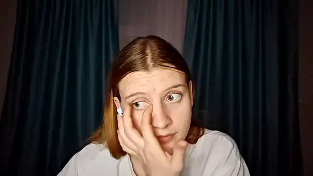 Snapshot of LynteriLain chatting on October 2025 08:43:01 PM LynteriLain online show from October 2025 08:43:01 PM