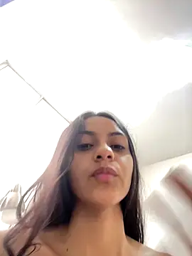 Snapshot of miluwatson chatting on October 2025 07:36:02 PM miluwatson online show from October 2025 07:36:02 PM